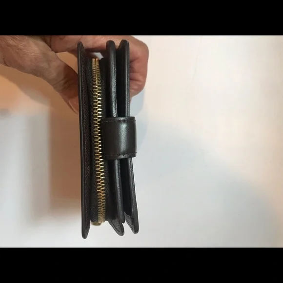 🛍️HOST PICK🛍️7/19/24🛍️06/12/24 🛍️VINTAGE LOUIS VUITTON DAMIER COMPACT WA… - Picture 10 of 16